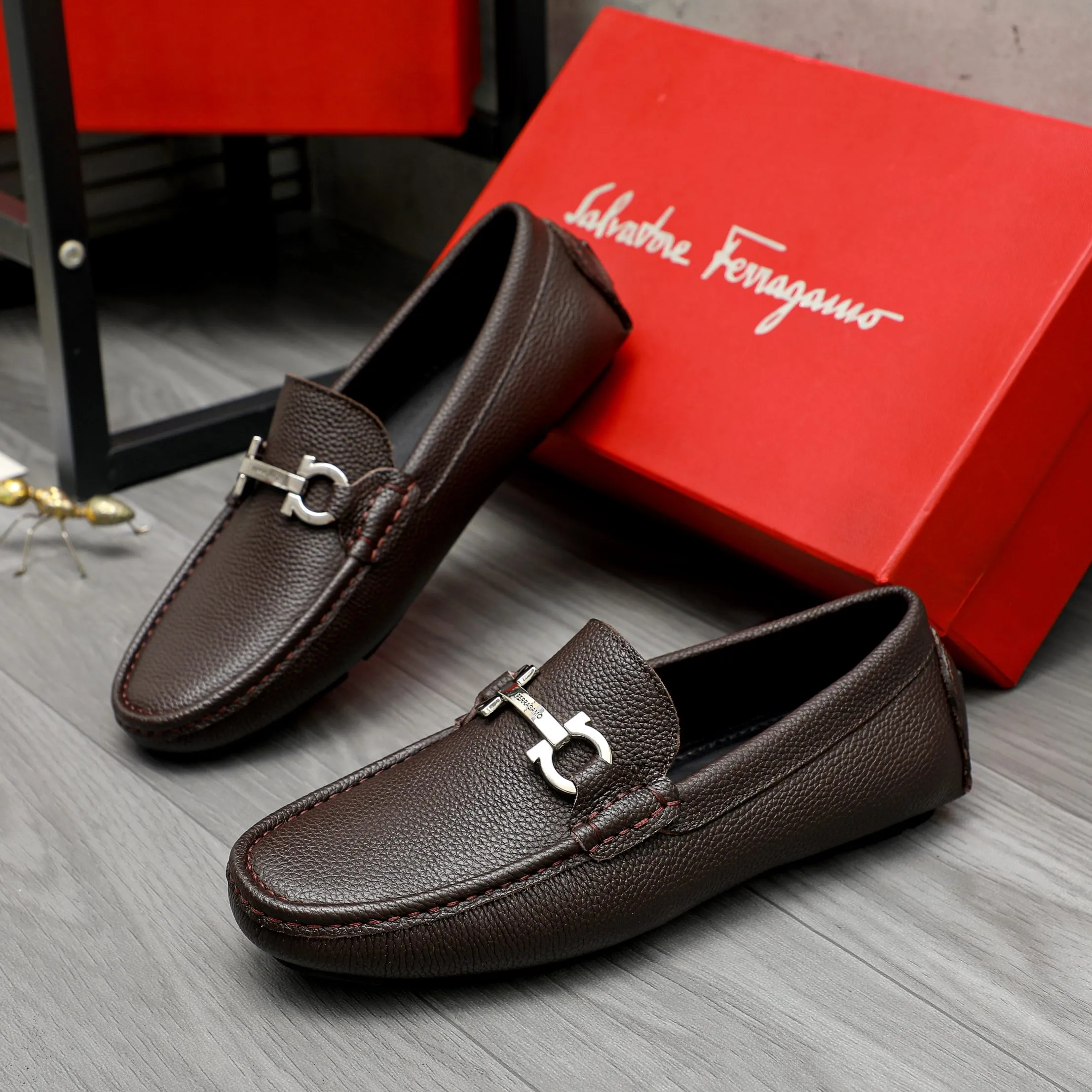 Men's shoes 💰420 Product trademark: Ferragamo "Ferragamo" business casual slip-on shoes Regular size: 38-46 (45.46 is custom-made and non-returnable) Product materials: Selected pebbled cowhide upper, sheepskin lining, original rubber outsole